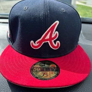 Gently loved men’s hat 7 1/8 New Era